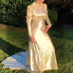 Vintage Light Yellow Wedding Dress w/ Lace Detail